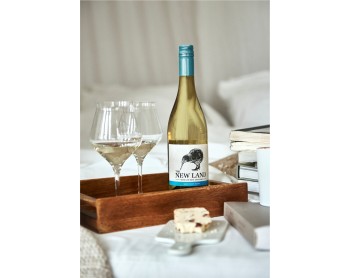 THE NEW LAND Sauvignon Blanc