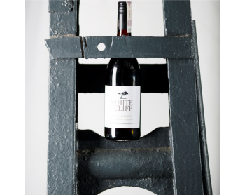 WHITE CLIFF Pinot Noir