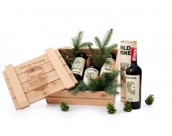 WILD WINE & skrzynia drewniana wraz ze wstążka